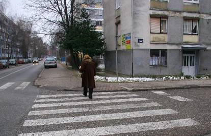 Autom naletio na staricu (79)  i teško ju ozlijedio