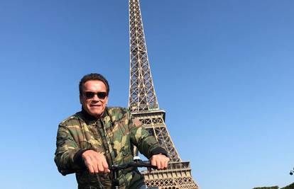 Nisu ga prepoznali: Arnold je turistima upao na fotografiju