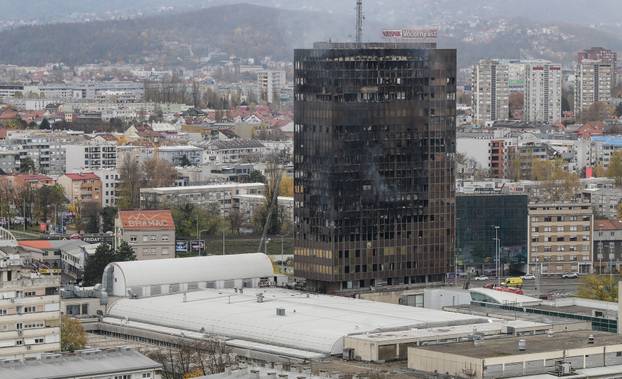 Zagreb: Pogled na izgoreni Vjesnikov neboder 