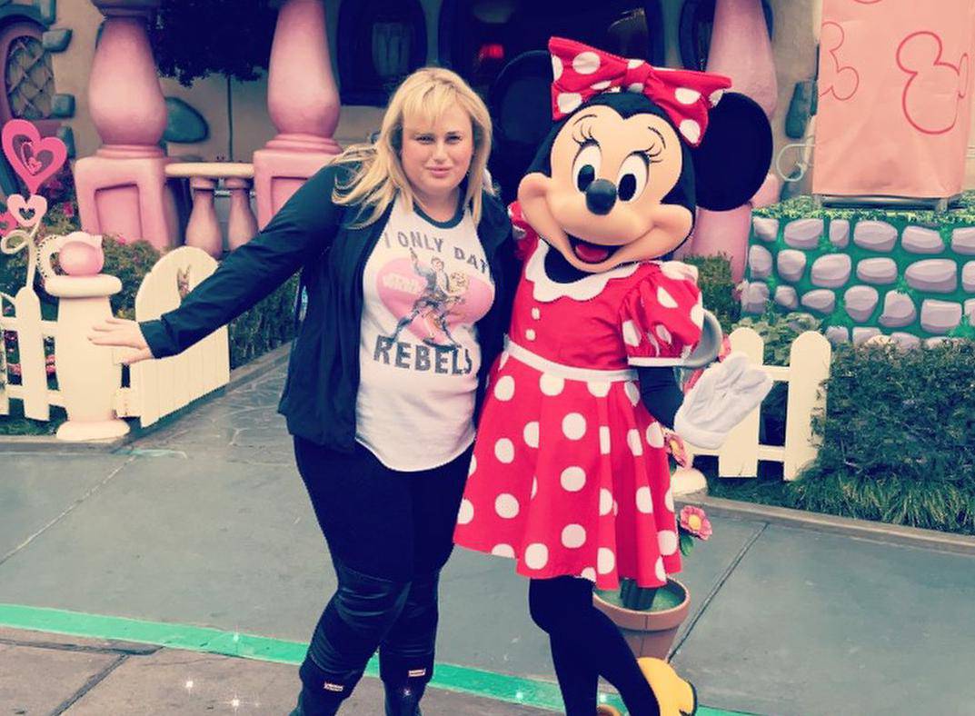 Rebel Wilson objavila je fotku koju nije smjela, zbog toga su joj zabranili ulaz u Disneyland