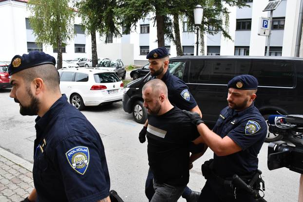 FOTO Pogledajte privođenje osumnjičenog za stravično ubojstvo u Slavonskom Brodu
