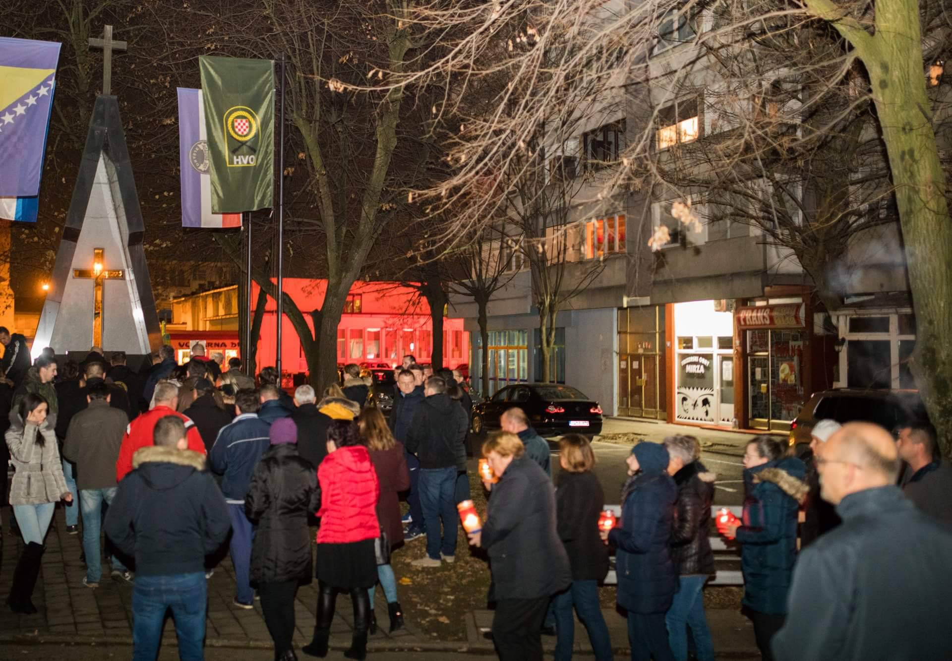U BiH tisuće svijeća upaljeno za Praljka i haške osuđenike