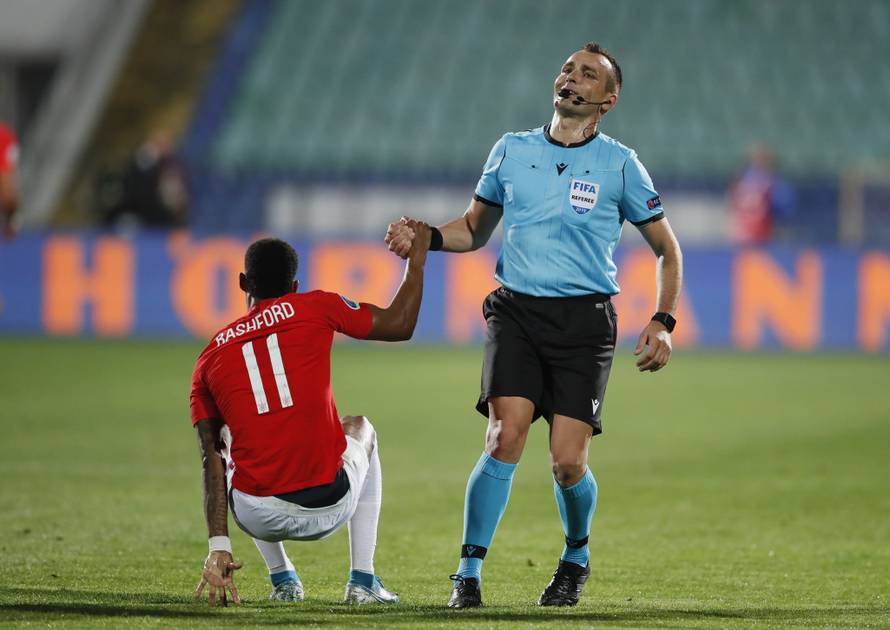 Bebek je dvaput prekidao meč Engleza zbog rasizma Bugara!