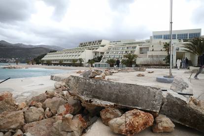 Olujno nevrijeme potpuno uništilo dubrovaèku plažu