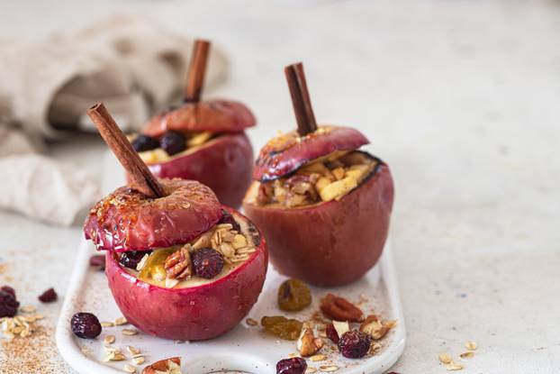 Baked,Apples,Stuffed,With,Pecans,,Oatmeal,And,Cinnamon