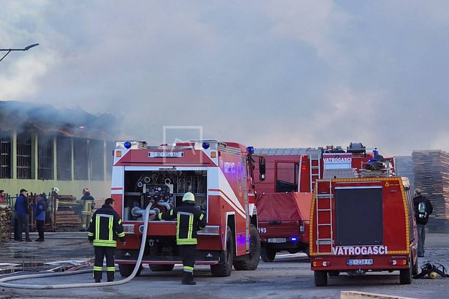 Buktinja kod Delnica: Pilana Mrkopalj potpuno je izgorjela