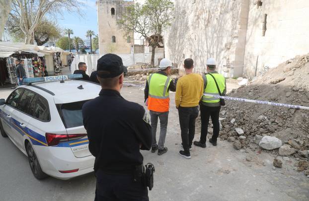 Split: Na radnika pala kamena gromada te ga priklještila, prevezen je u bolnicu