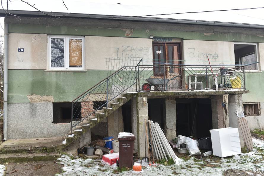 Potres im uzeo dom: S trojkama u kontejneru čekamo Božić