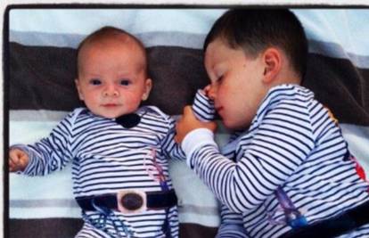Coleen objavila fotku sinova u istim pidžamama: Moji dečki...