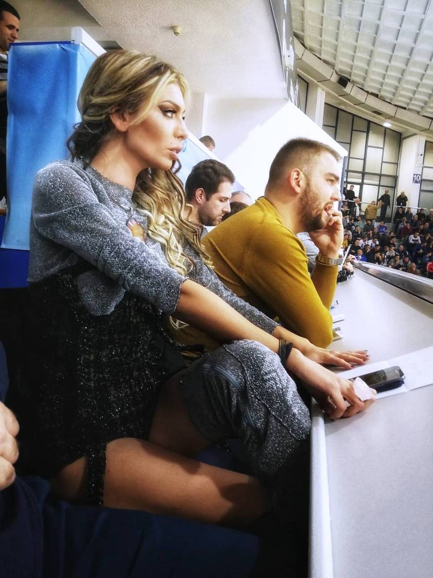 Postala je sportska novinarka: Ava je bacila oko na košarkaša