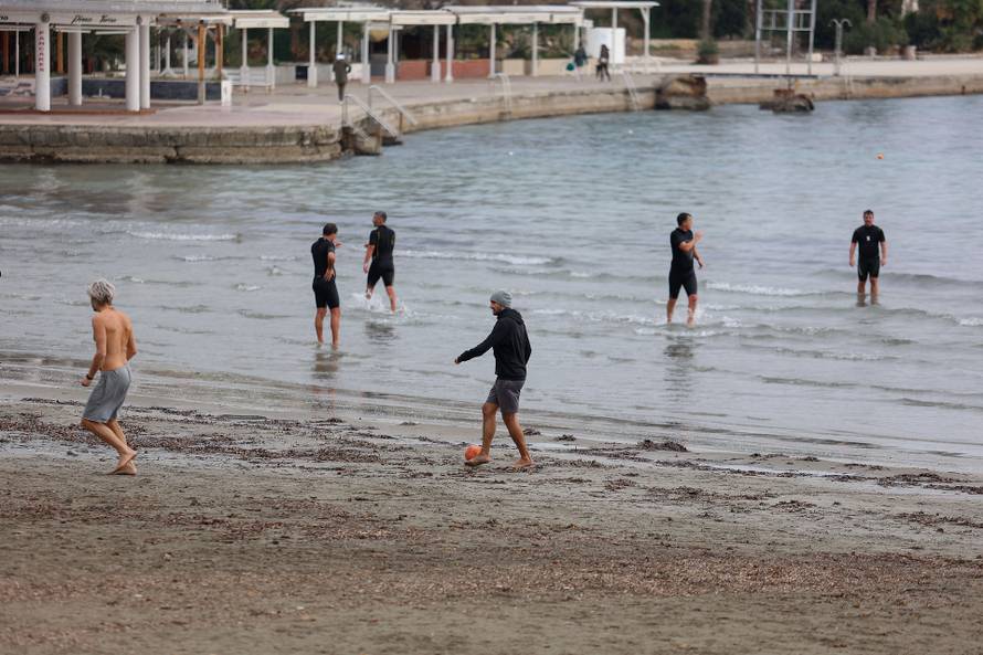 Split: Unatoč kiši na Bačvicama je bila gužva