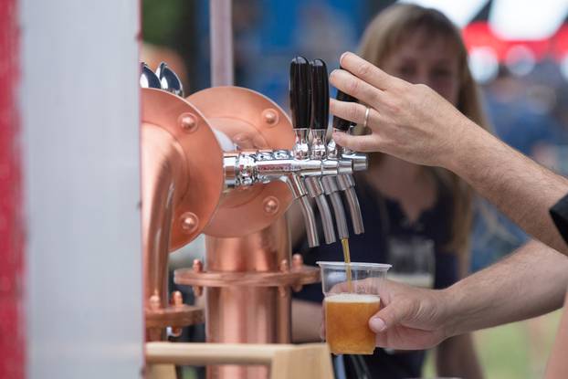 Osijek: Brojni ljubitelji piva posjetili Craft beer festival