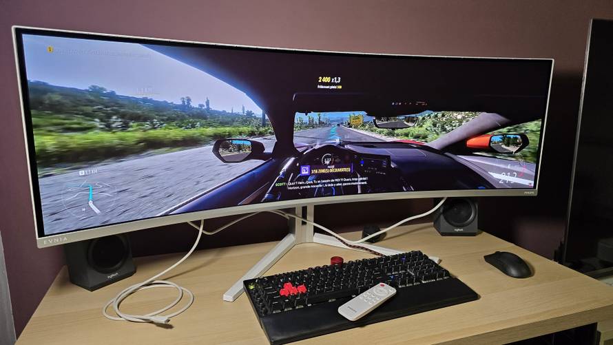 Isprobali smo Philipsov monitor od čak 49 inča koji je majstor za rad i turbo prednost u igrama