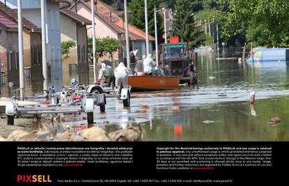 Posljedice poplava: Morat će rušiti  94 zgrade u Račinovcima 