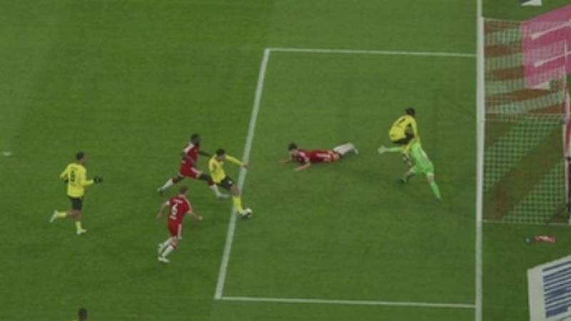 VIDEO Kovačev igrač koljenom skočio na golmana Bayerna! Gol poništen, a onda hladan tuš...