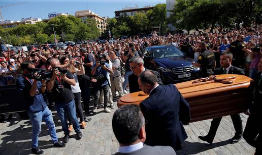 Reyes pokopan, kćerkice su mu poručile: Naš tata, volimo te...