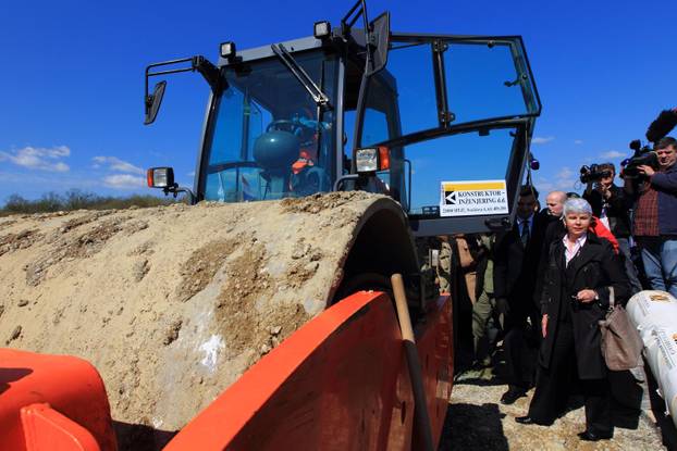 Velika Gorica: Kosor s ministrima obišla gradilište autoceste Zagreb - Sisak