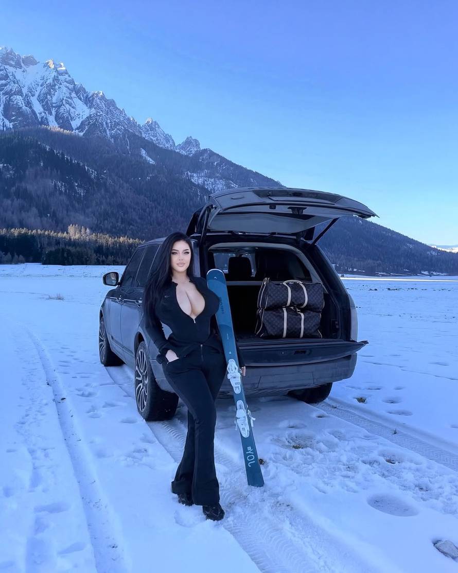 Claudia u uskom ski odijelu pokazala više od snježnih vještina: Imala i nezgodu