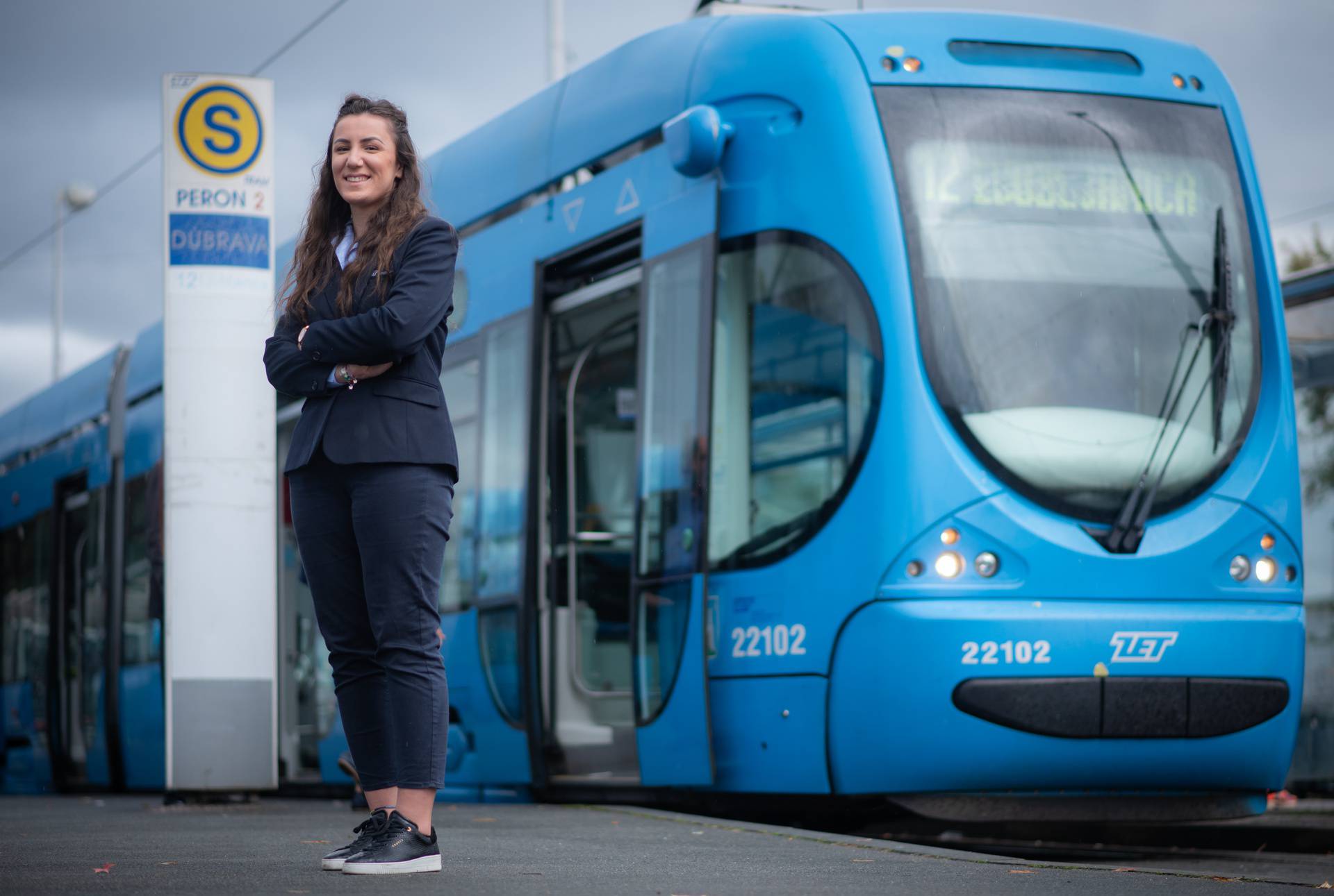 Zagreb: Vozačica tramvaja Matea Bijelić pomogla je slijepom paru preći cestu