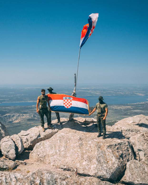 FOTO Gvardiol kao komandos na Velebitu! Pod punom ratnom opremom 'vatreni' ispunio san
