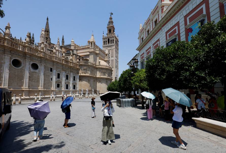 Spain faces first summer heatwave