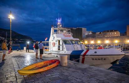 Drama kraj Lokruma: Pronašli su i spasili devet kajakaša,  ujutro se nastavlja potraga...