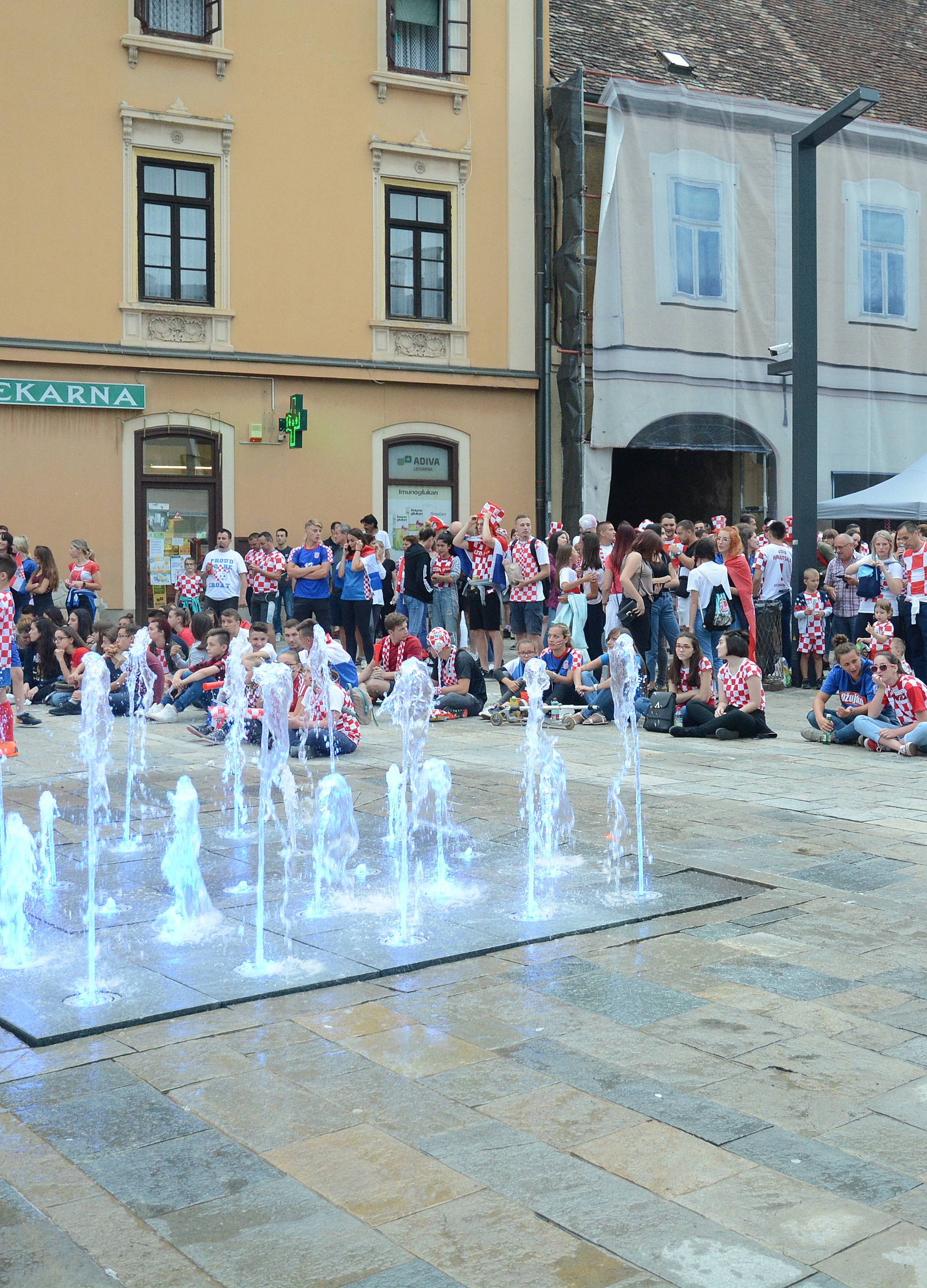 Sisak: NavijaÄi u fan zoni prate utakmicu Hrvatska - Engleska