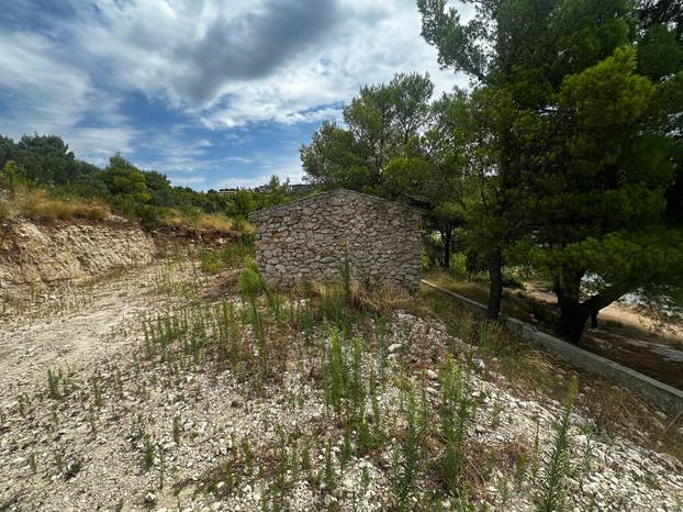 FOTO Ovu kućicu od 28 kvadrata prodaju na Murteru za 480.000 eura: 'Može zamjena za Zagreb'