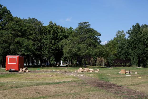 Zagreb: Sendviči i peciva razbacani po Bundeku šest dana nakon Thompsonovog koncerta