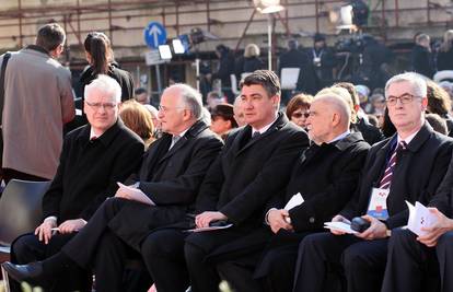 Drugi zviždali, samo premijer pljeskao Josipoviću i Mesiću