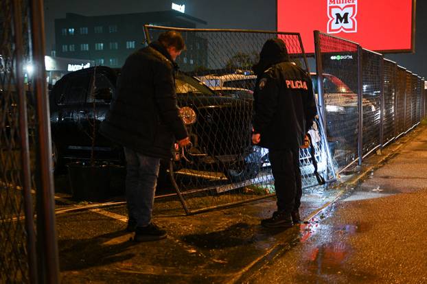 Zagreb: Auto se zaletio u izlog u Maksimirskoj ulici