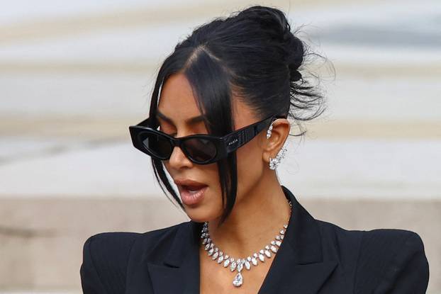 Kim Kardashian takes stand in Paris robbery trial
