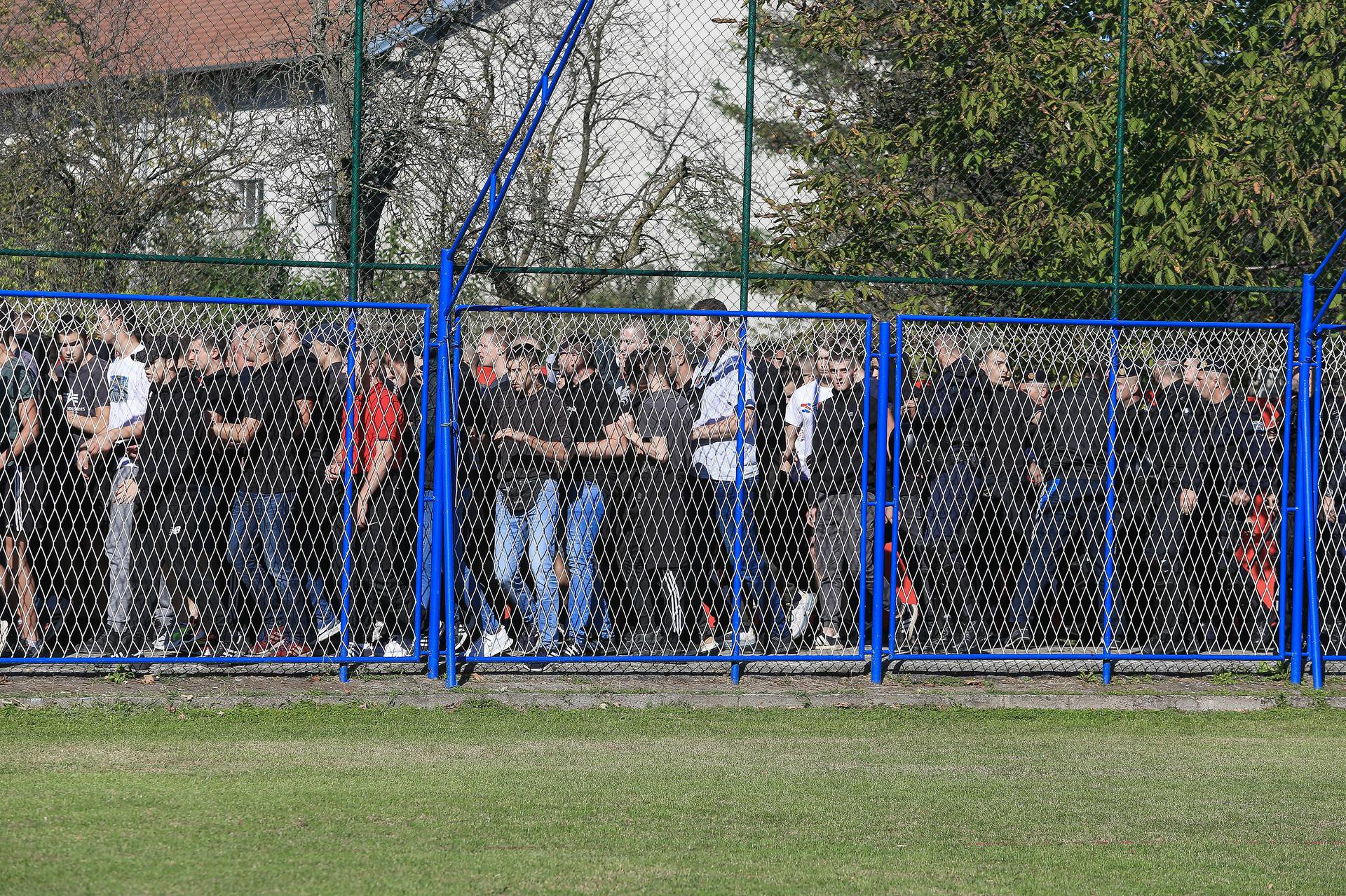 Županja: Sukob izmedju policije i navijača Hajduka na utakmici 1/16 finala Hrvatskog nogometnog kupa