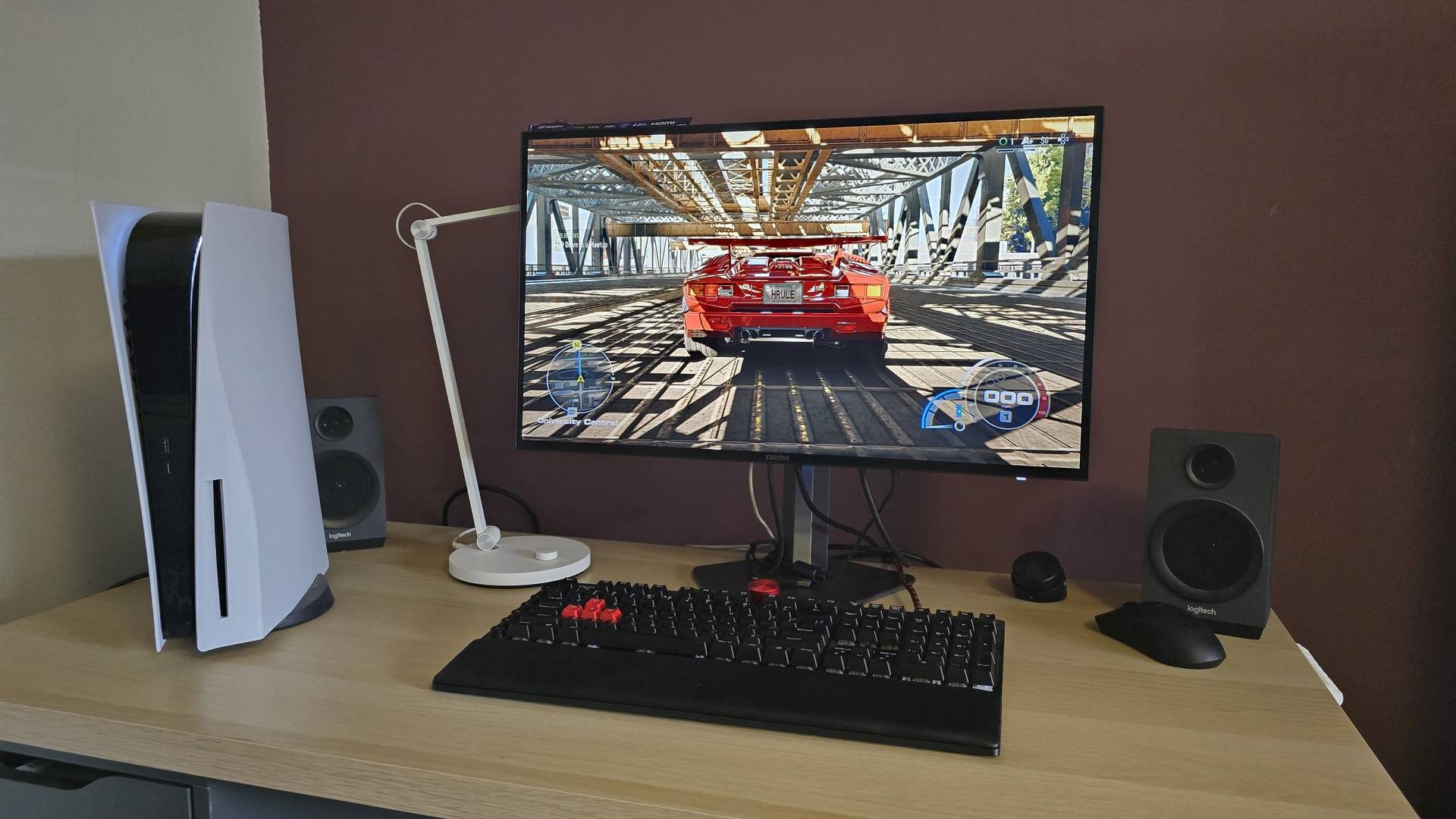 Munjevito brz i crna koja će vas progutati: Isprobali smo  AOC Agon PRO AG276QZD monitor