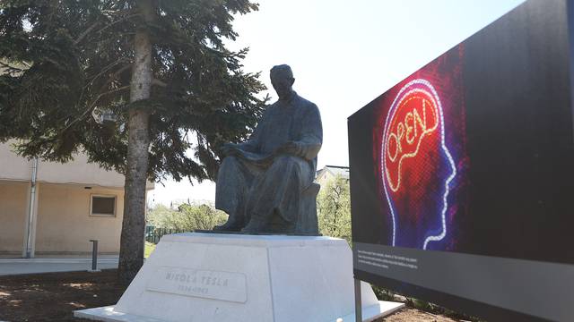 Tesla se vratio u Gospić: Čekali spomenik gotovo 30 godina