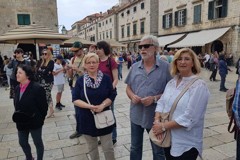 Dubrovčani su se okupili i uz pjesmu oprostili od Đele Jusića