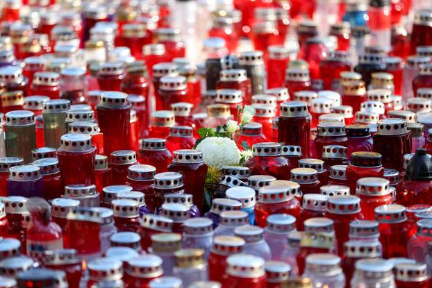 Zagreb: Svi sveti groblja poznatih osoba