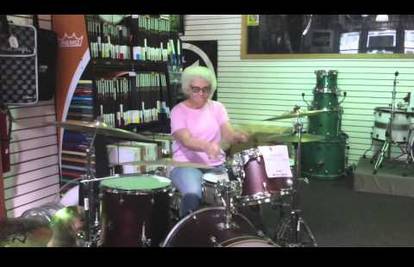 Super baka na bubnjevima: Sve oduševila svirkom