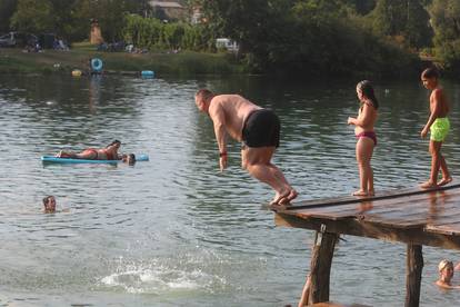 Mrežnica je prepuna kupača iz Zagreba, Karlovca i Duge Rese