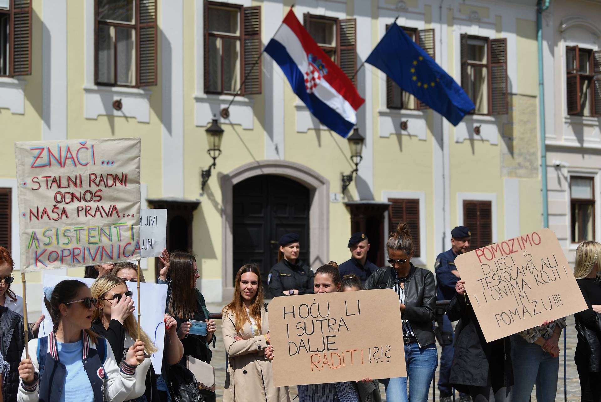 'Bez nas djeca s poteškoćama ne mogu pratiti nastavu, a više su plaćeni berači jabuka...'