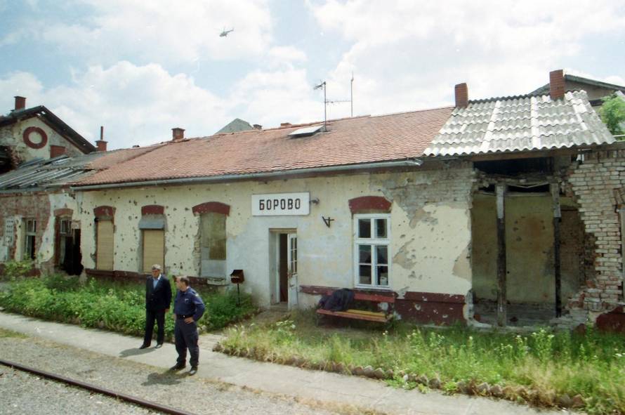 Povratak u napaćeni grad heroj: Vlak mira krenuo je za Vukovar, pjevalo se i klicalo slobodi...