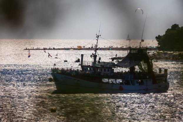 Bol: Pogled sa Dominikanskog Samostana prema Zlatnom Ratu