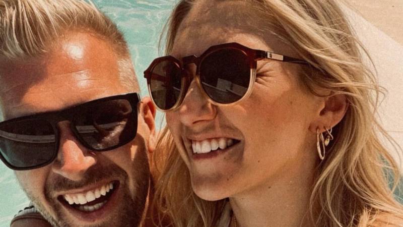 FOTO Trudna partnerica Rubena Van Guchta uskočila u badić i skoro pokazala previše