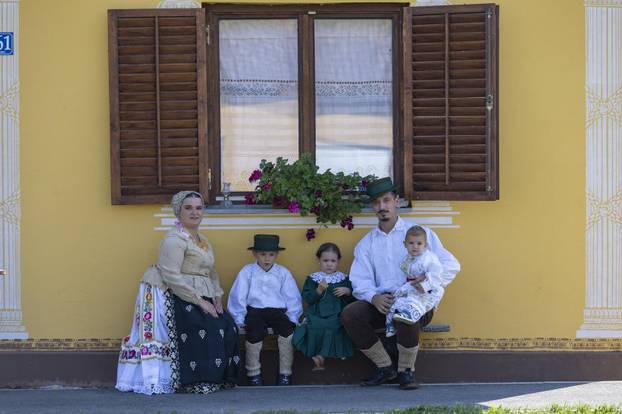 Komletinci: Obitelj Čelebić njeguje stare slavonske običaje