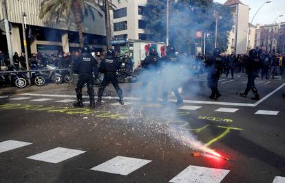 Prosvjednici blokirali ceste u Kataloniji jer je došao premijer