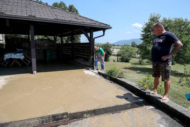 Poplava na ulicama zbog puknuća vodovodne cijevi u Zaprešiću
