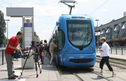 Zagreb: Žurio na tramvaj i ostao je bez potkoljenice