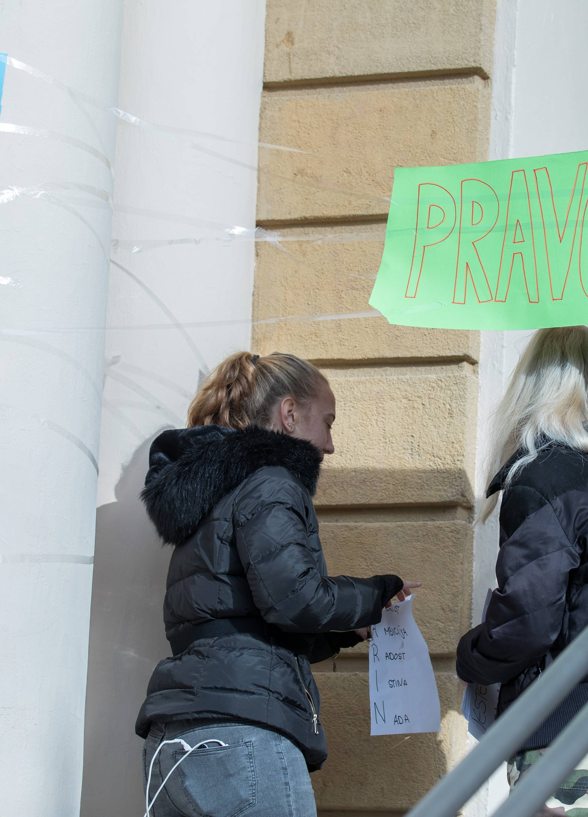 Ne žele na nastavu, bore se za vjeroučitelja: 'Ne damo Marina'