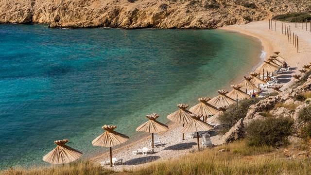 Plaža Oprna na Krku jedna je od najljepših plaža na Jadranu