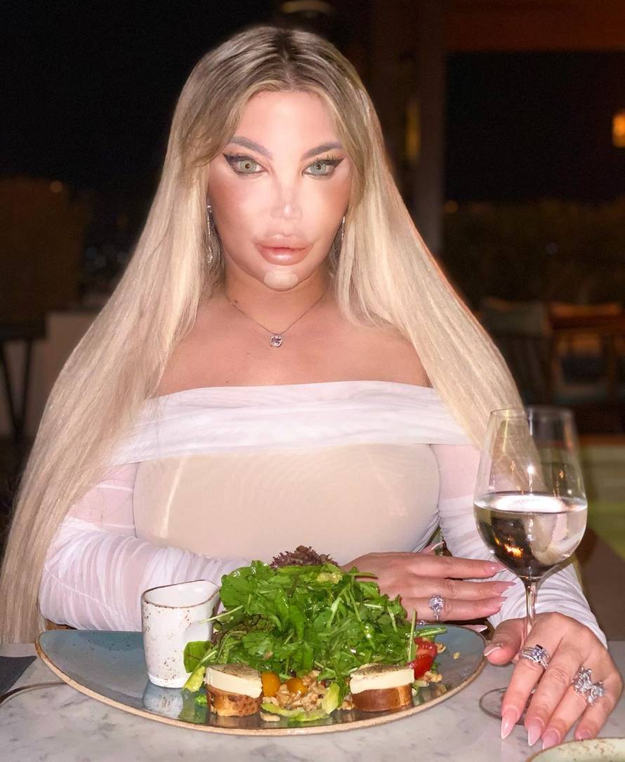 Bivši 'ljudski Ken' izbacio grudi